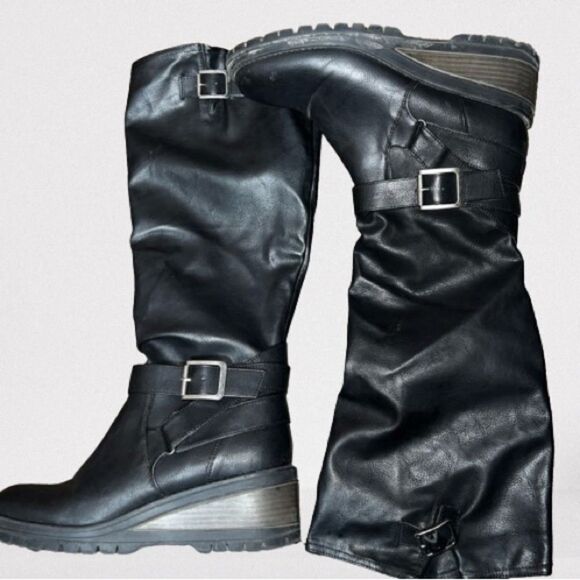Fergie, black wedge boots sz 9 - Picture 1 of 4